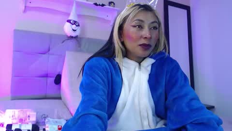 khaleesi_j online show from October 23, 7:43 am