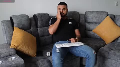 Snapshot of khalidferrer chatting on March 6, 12:52 pm khalid ferrer online show from March 6, 12:52 pm