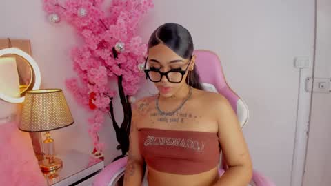 Khelany Isyy  online show from December 18, 10:13 pm