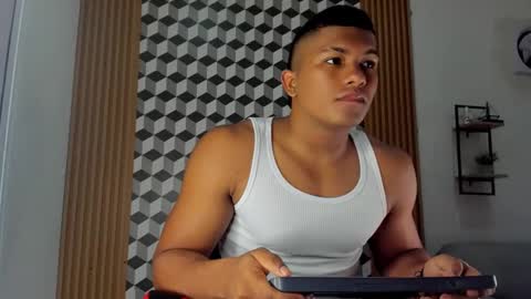 Snapshot of khen_west1 chatting on March 1, 6:32 pm khen_west1 online show from March 1, 6:32 pm
