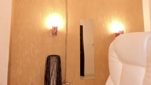 Khloe online show from February 18, 3:41 pm