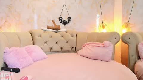 Khloe online show from October 8, 6:08 am