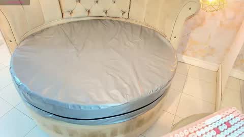 Khloe online show from December 15, 12:12 pm