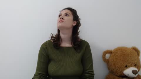 Sarah online show from February 12, 6:00 pm