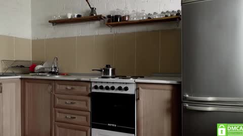 Hey Im Ivan everyday online 9am to 6pm 6 GMT Help me Reach K FollowerslPut your finger up  online show from March 4, 7:27 am