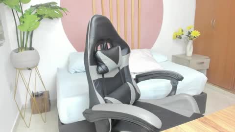 K I A R A  online show from September 30, 3:28 am