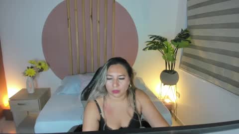 K I A R A  online show from October 10, 2:50 am