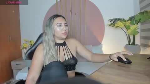 K I A R A  online show from October 19, 2:16 am