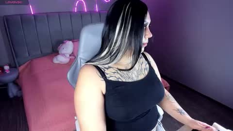 K I A R A            online show from February 4, 12:31 pm