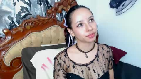 kiaralenon online show from January 29, 1:58 am