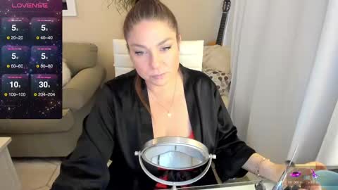 Snapshot of kierareines chatting on February 3, 6:49 pm Kiera Reines online show from February 3, 6:49 pm