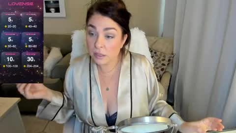 Snapshot of kierareines chatting on December 22, 6:48 pm Kiera Reines online show from December 22, 6:48 pm