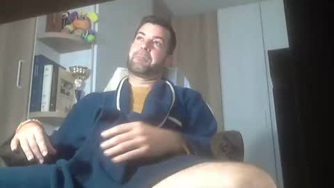 Snapshot of kikehotmachine chatting on March 5, 8:54 am HotMachine online show from March 5, 8:54 am