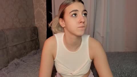 Bella online show from December 14, 1:17 pm