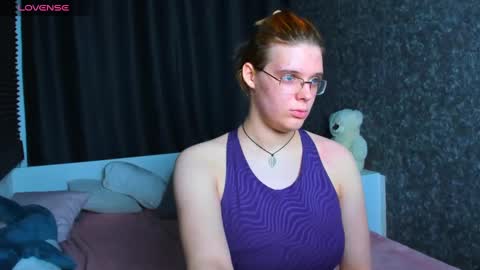 Snapshot of kiki_krash chatting on December 27, 4:21 pm Kiki online show from December 27, 4:21 pm