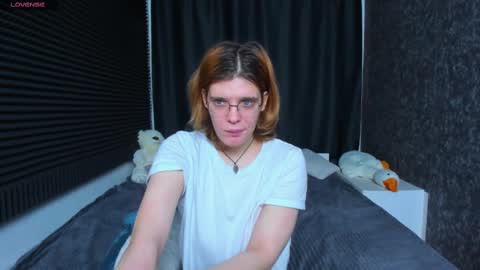 Snapshot of kiki_krash chatting on February 17, 1:11 pm Kiki online show from February 17, 1:11 pm