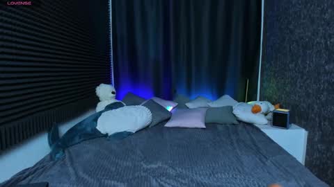 Snapshot of kiki_krash chatting on February 20, 4:58 pm Kiki online show from February 20, 4:58 pm