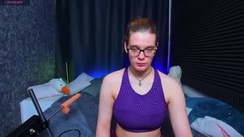 Snapshot of kiki_krash chatting on February 25, 1:21 pm Kiki online show from February 25, 1:21 pm