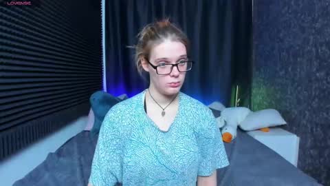 Snapshot of kiki_krash chatting on March 10, 10:18 am Kiki online show from March 10, 10:18 am