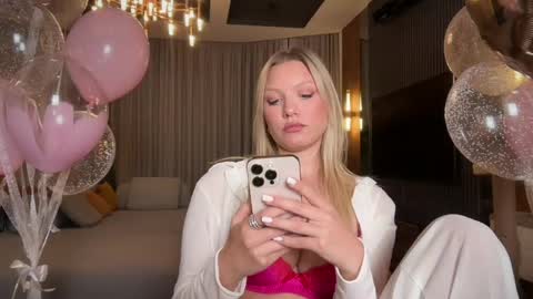 Killer Tits online show from May 18, 8:26 pm
