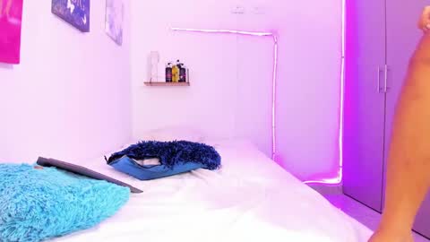 kim online show from February 8, 7:38 pm