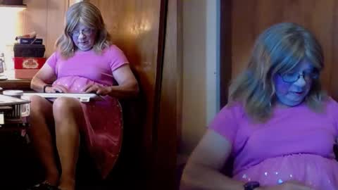 kim crossdresser     no nude room and clean chat only. online show from November 10, 3:37 pm