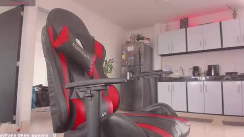 KIM QUEENS online show from February 17, 4:28 pm