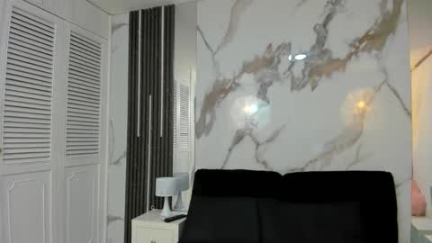 K I M online show from October 3, 2:58 pm