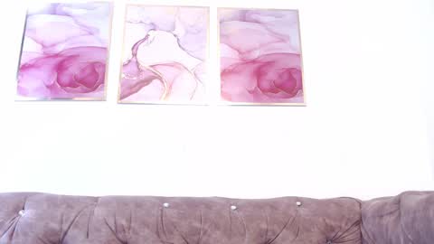 K I M online show from February 15, 2:33 pm