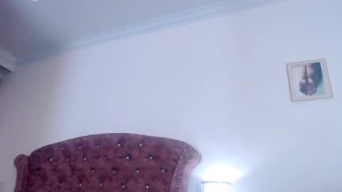 K I M online show from February 28, 3:04 pm