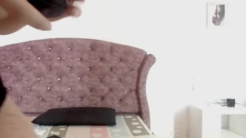 K I M online show from February 20, 2:57 pm