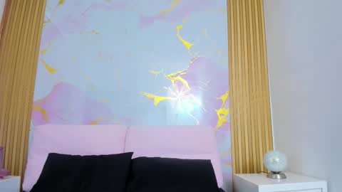 K I M online show from October 20, 9:42 pm