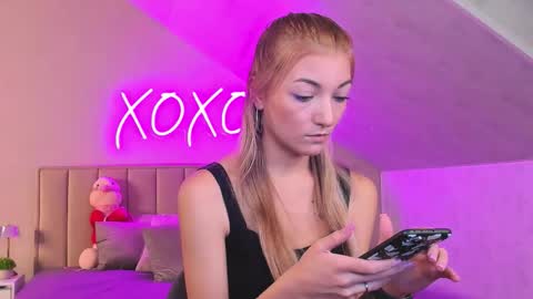 kimberlly_smith online show from November 20, 1:15 am