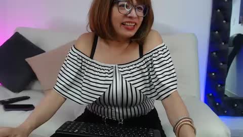 Snapshot of kimberlybirdhot chatting on January 23, 11:05 pm Kimberly online show from January 23, 11:05 pm