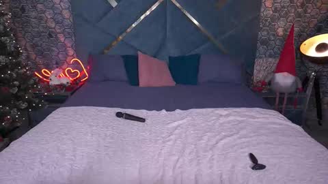 Kim online show from December 17, 3:19 pm