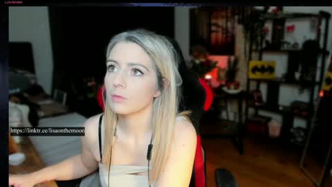 Snapshot of kimilee22 chatting on March 6, 4:38 pm Wolfs Girl online show from March 6, 4:38 pm
