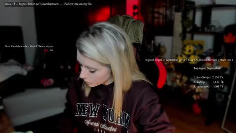 Snapshot of kimilee22 chatting on September 17, 6:55 pm Wolfs Girl online show from September 17, 6:55 pm