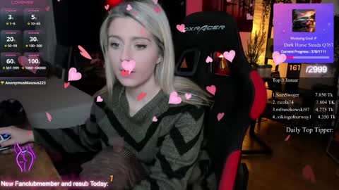 Snapshot of kimilee22 chatting on January 30, 7:15 pm Wolfs Girl online show from January 30, 7:15 pm