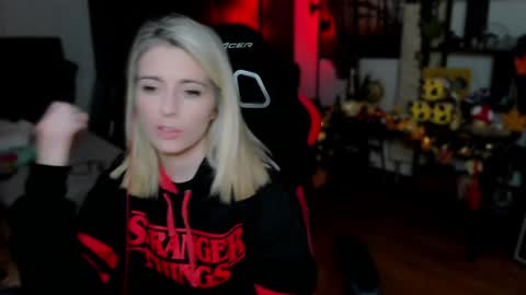 Wolfs Girl online show from September 25, 5:53 pm