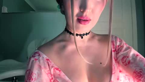 Kiki  online show from March 22, 11:58 am