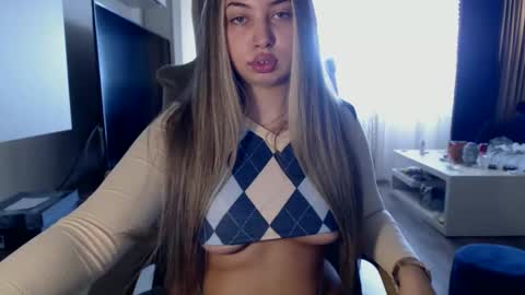 Kim Lee  online show from October 22, 11:23 am