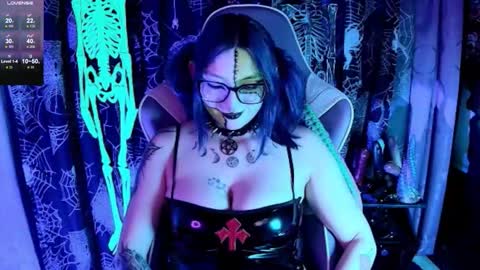   online show from November 15, 3:13 pm