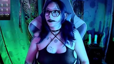   online show from November 4, 3:35 pm