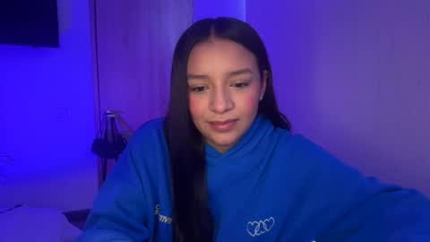 kimmi online show from June 1, 3:02 pm