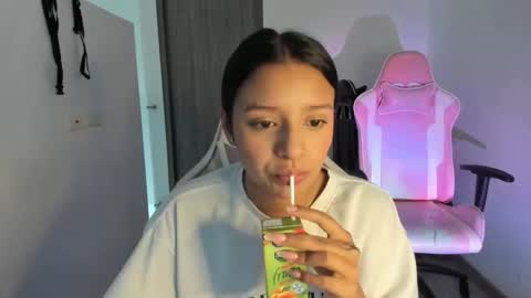 kimmi online show from February 20, 8:22 pm