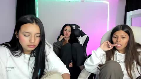 Snapshot of kimmi_foxy chatting on January 14, 11:16 pm kimmi online show from January 14, 11:16 pm