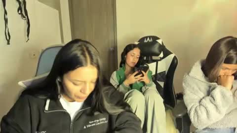 kimmi online show from November 10, 11:29 pm