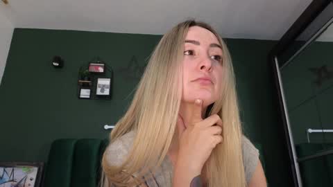 Snapshot of kimmie_ chatting on December 24, 8:05 pm Kimmie online show from December 24, 8:05 pm