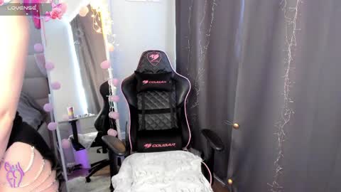 kimmy1_powell online show from April 4, 3:46 am