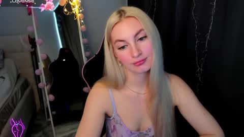 kimmy1_powell online show from March 28, 4:25 am